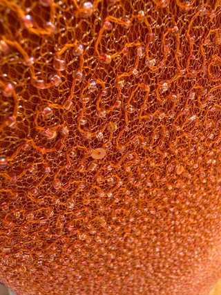 Vestido naranja brillante de pedrería