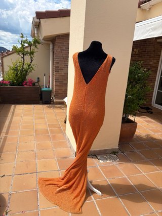 Vestido naranja brillante de pedrería