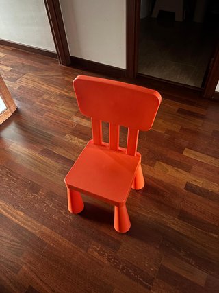 Mesa LACK y Silla MAMMUT IKEA