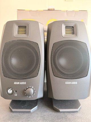 Monitores de estudio Adam Audio D3V