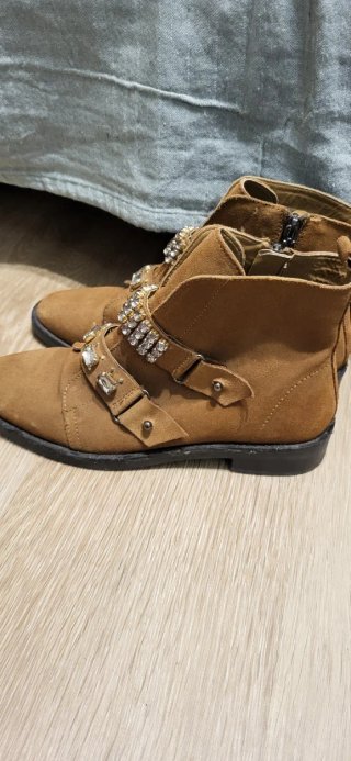 Botines Stradivarius Marrones con Pedrería