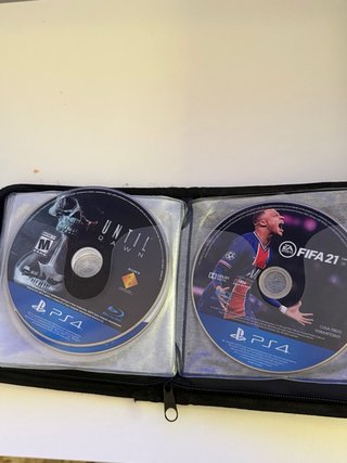 PS4 Slim 1TB + 2 mandos + cargador + 20 juegos