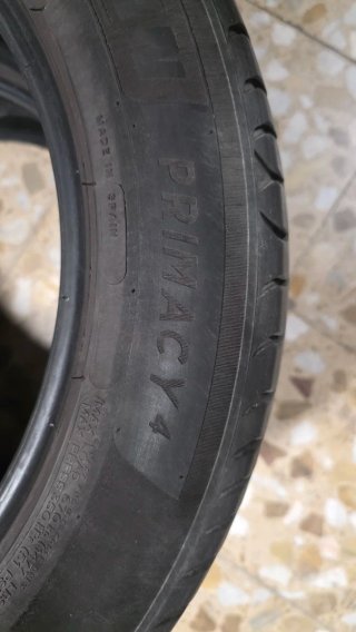 Michelin 215/55 R17 Neumático