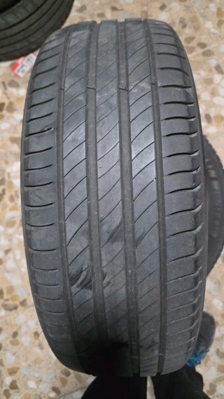 Michelin 215/55 R17 Neumático