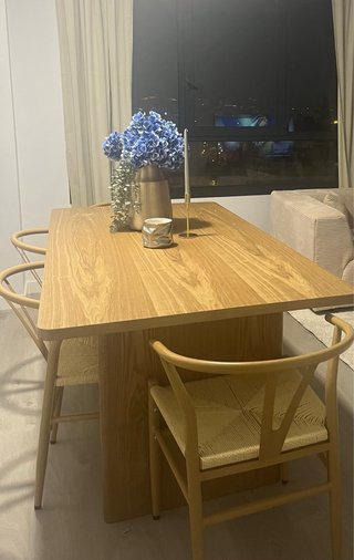 Mesa de comedor de diseño nórdico