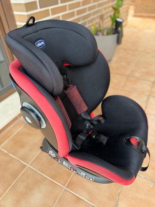 Silla de coche Chicco negra y roja giratoria 360