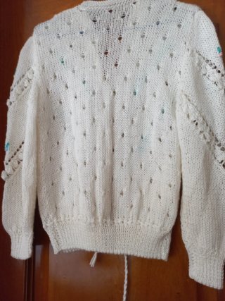 Jersey abierto blanco con botones verdes