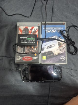 Sony PSP 3004 Negra + Juegos y Cargador
