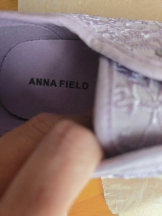 Tenis malva bordados Anna Field