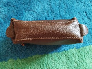 Cartera neceser de piel marrón