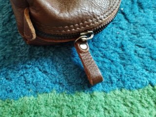 Cartera neceser de piel marrón