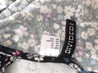 Mono floral negro con lazo