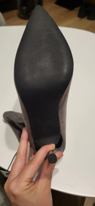 Botines grises tacón aguja punta metálica nuevos!!