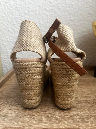 Cuñas beige lazo marrón talla 38