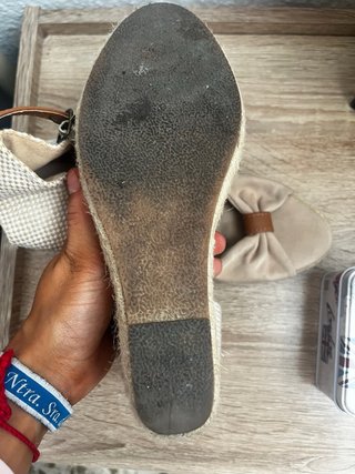 Cuñas beige lazo marrón talla 38