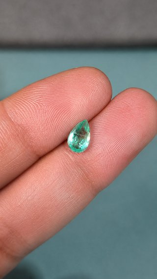 Esmeralda Natural Colombiana Lágrima 0.58 Quilates