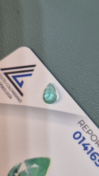 Esmeralda Natural Colombiana Lágrima 0.58 Quilates