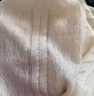 T-M. Blusa beige manga larga encaje