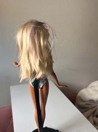 Muñeca Barbie con bañador floral