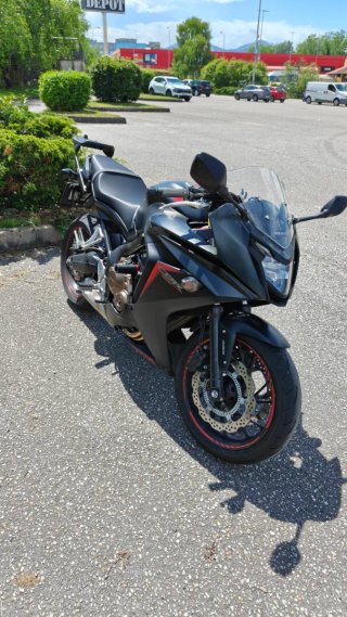 Honda CBR 650 F Negra