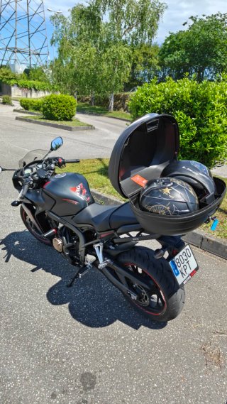 Honda CBR 650 F Negra