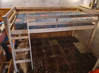 Cama alta infantil