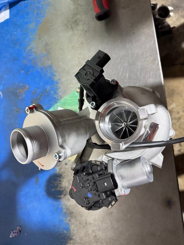 Turbo Híbrido IS38 550cv Rodamientos Golf R/GTI/Cu