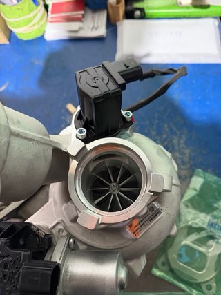 Turbo Híbrido IS38 550cv Rodamientos Golf R/GTI/Cu
