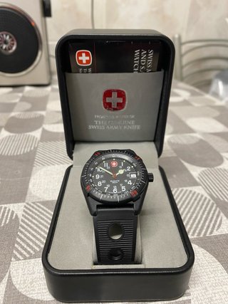 Reloj Wenger Negro y Rojo