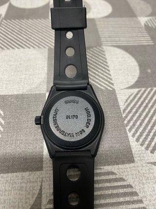 Reloj Wenger Negro y Rojo