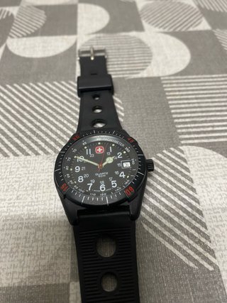 Reloj Wenger Negro y Rojo