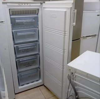 Congelador vertical Hisense blanco