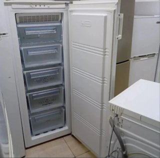 Congelador vertical Hisense blanco