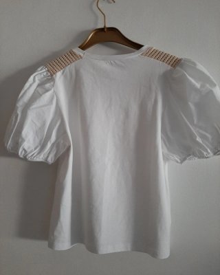 Camiseta blanca manga abullonada crochet