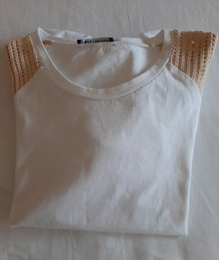 Camiseta blanca manga abullonada crochet