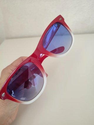 Gafas de sol polarizadas rojas y blancas