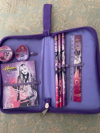Cartuchera Hannah Montana Morada