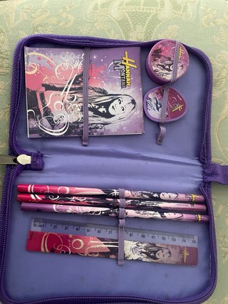 Cartuchera Hannah Montana Morada