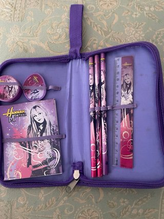 Cartuchera Hannah Montana Morada