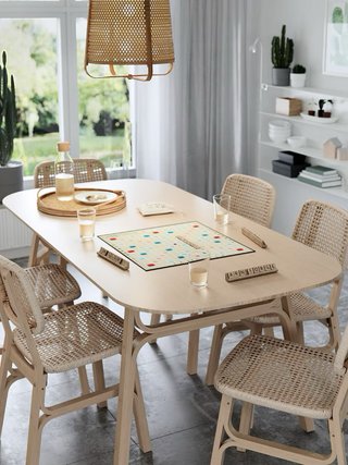 Mesa de comedor de madera clara (bambu)