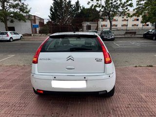 equipado con módulo para acelerar y frenar con la