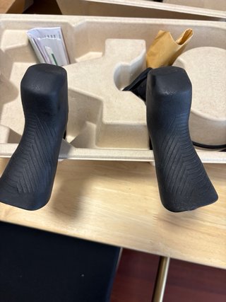 Manetas y pinzas SRAM Rival AXS 12v