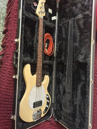 Sterling by Music Man Sting Ray 4 VC Bajo