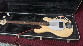Sterling by Music Man Sting Ray 4 VC Bajo