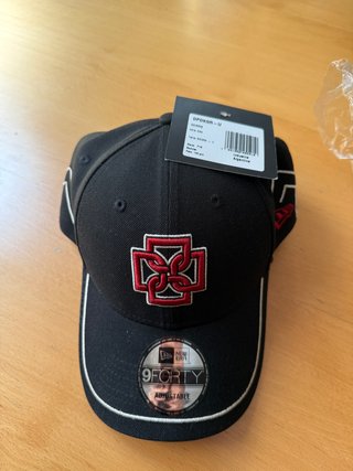 Gorra New Era Duki Negra Roja