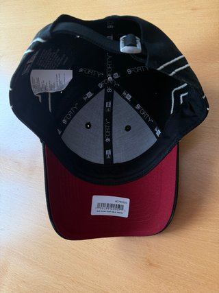 Gorra New Era Duki Negra Roja