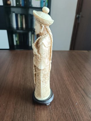 Figura Decorativa Sabio Chino Beige