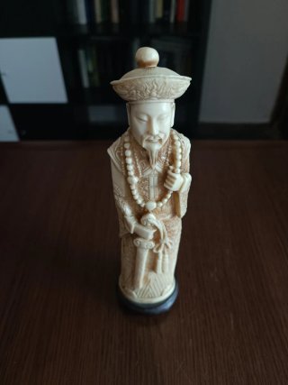 Figura Decorativa Sabio Chino Beige