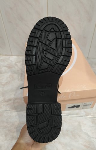 Scarpe nuove taglia 39 con regalo pantofole