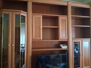 Mueble de salón madera y cristal